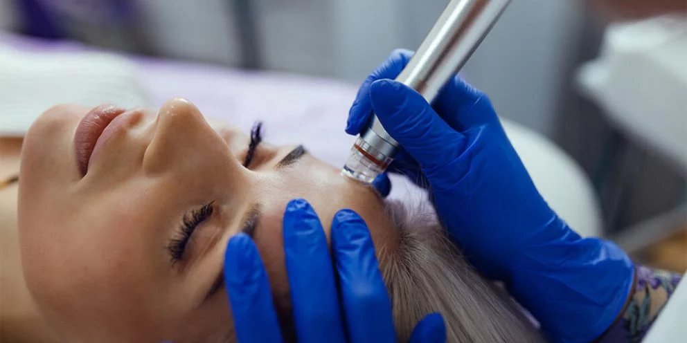 Tratamientos, cuidados y consejos para prevenir las manchas en la piel